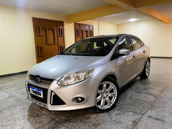 FORD FOCUS 2.0 SE PLUS SEDAN 16V FLEX 4P POWERSHIFT FORD FOCUS 2.0 SE PLUS SEDAN 16V FLEX 4P POWERSHIFT